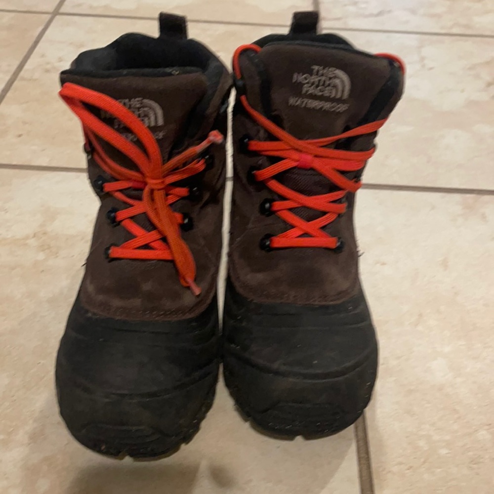 Boys Northface Chilkat waterproof boots